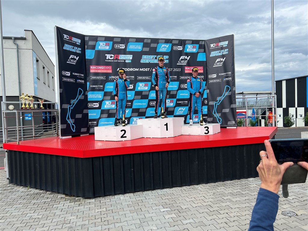 På trods af udfordringer fik Mathias Bjerre en podieplads med hjem fra Tjekkiet.
(Foto: Mathias Bjerre Racing)